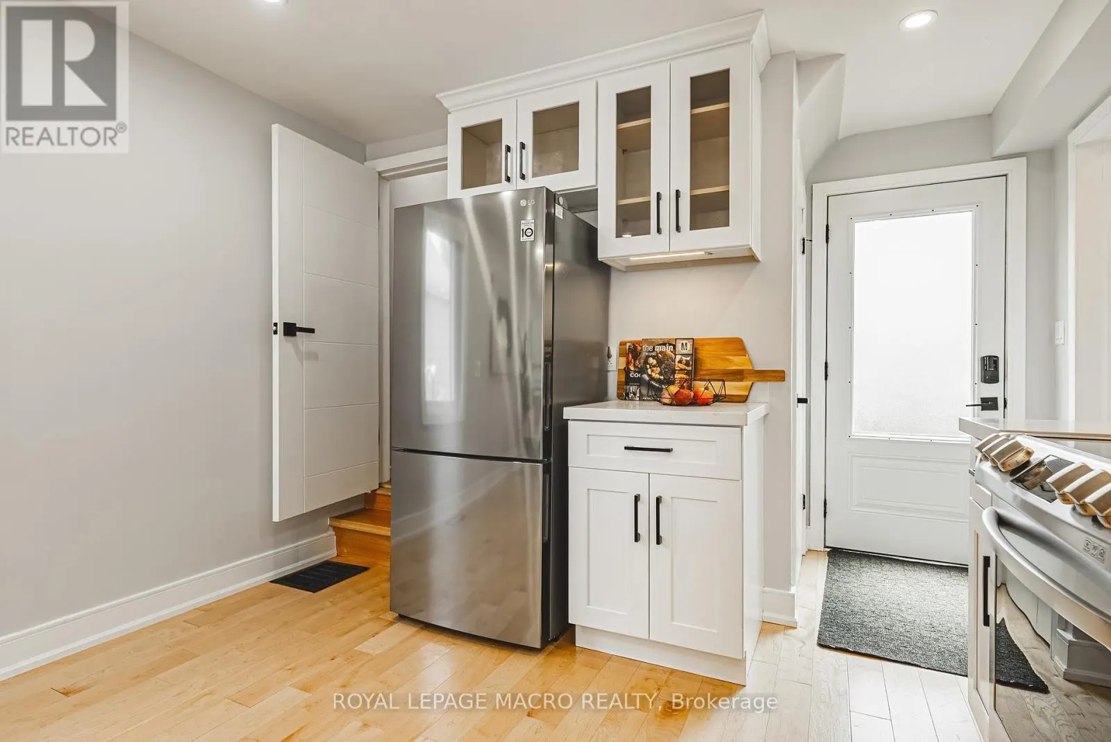 2016 BARTON STREET E