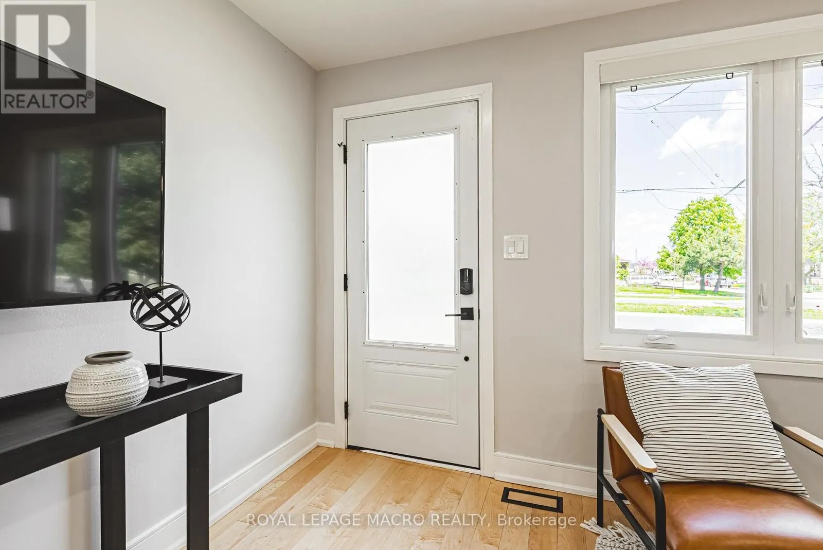 2016 BARTON STREET E