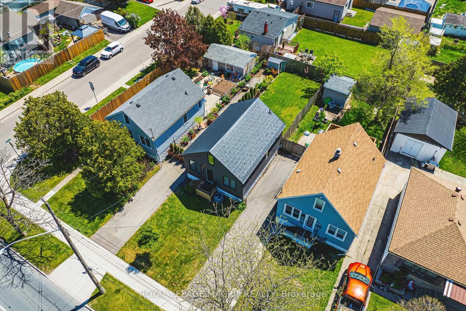 2016 BARTON STREET E