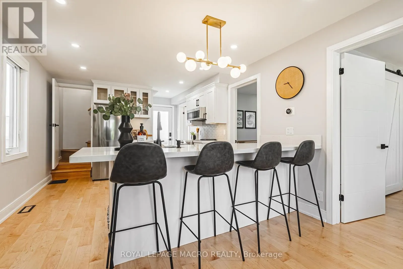 2016 BARTON STREET E