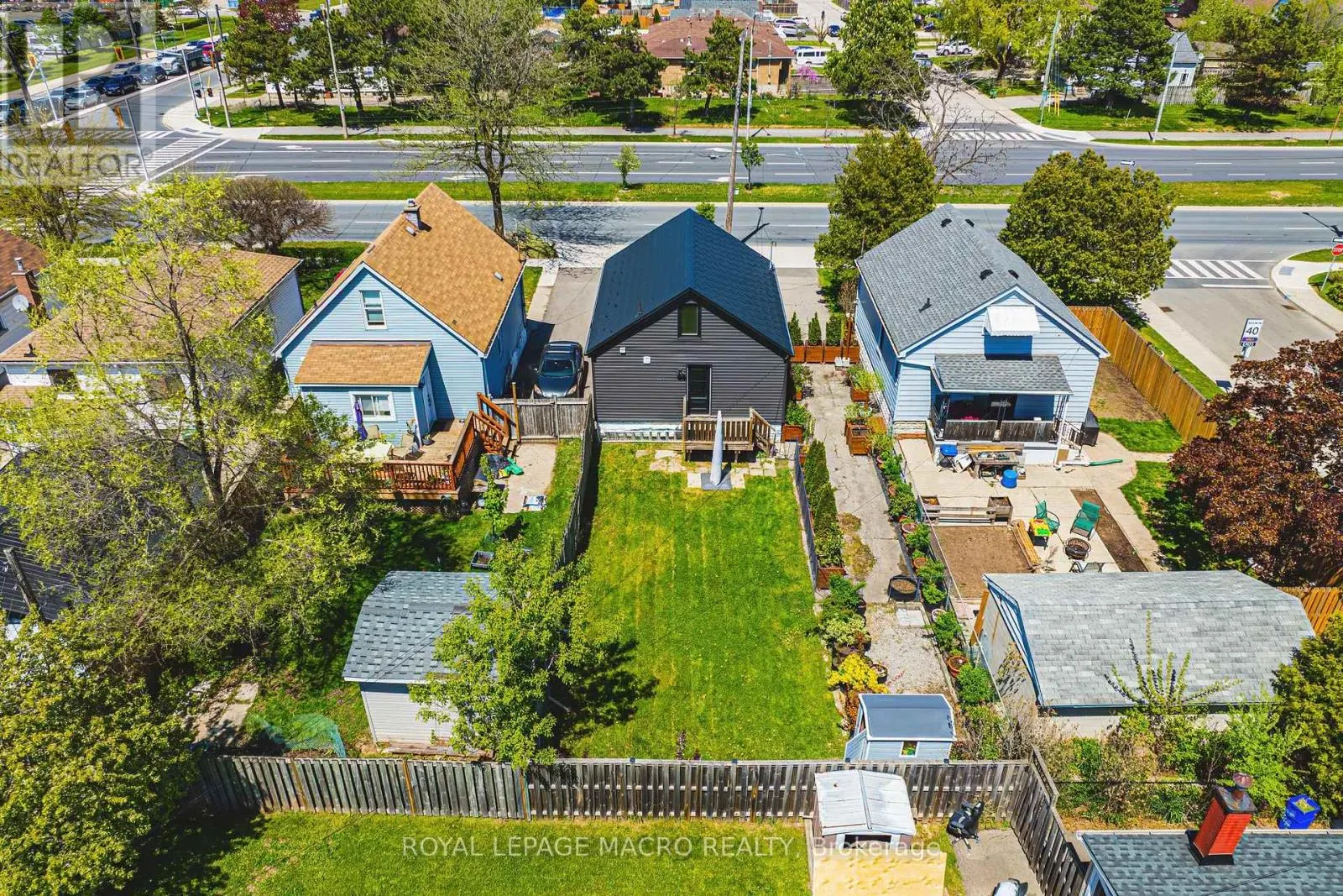 2016 BARTON STREET E