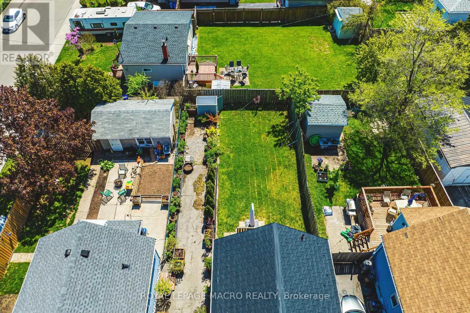 2016 BARTON STREET E
