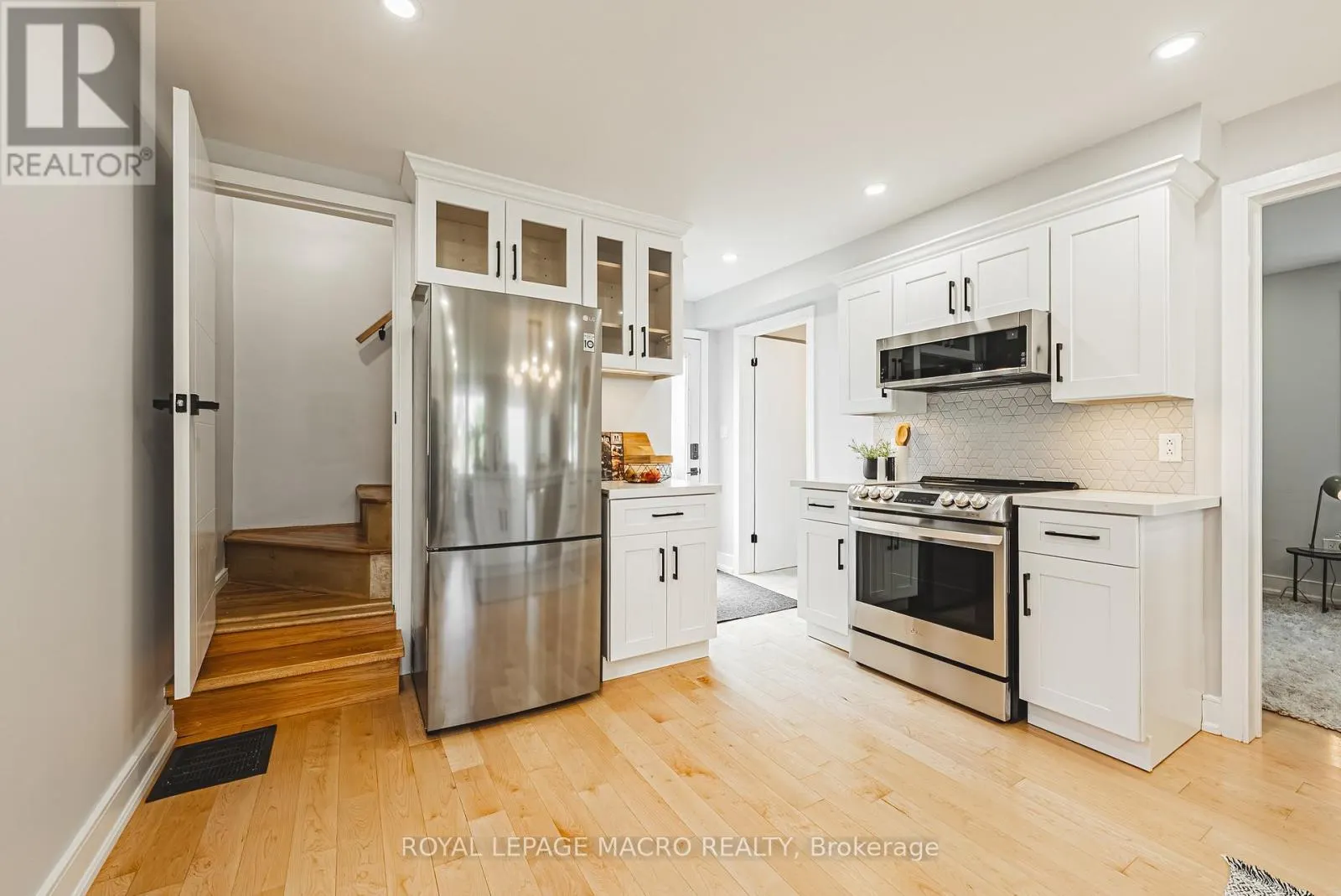 2016 BARTON STREET E