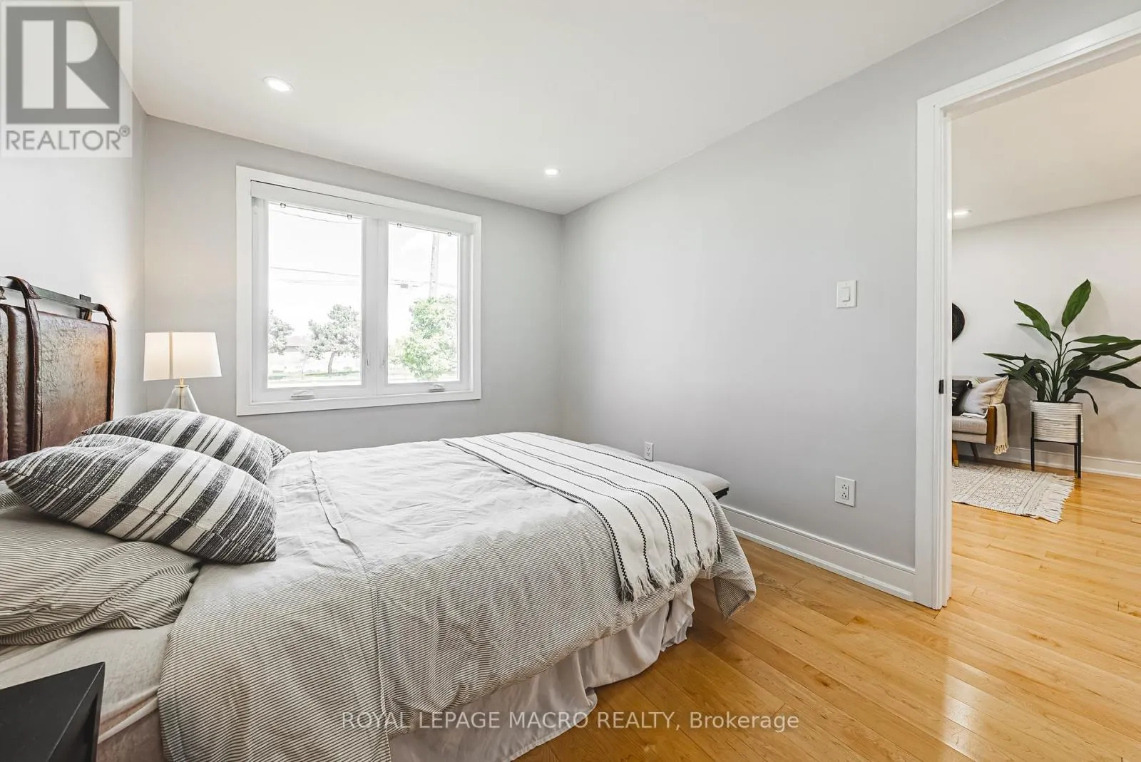 2016 BARTON STREET E
