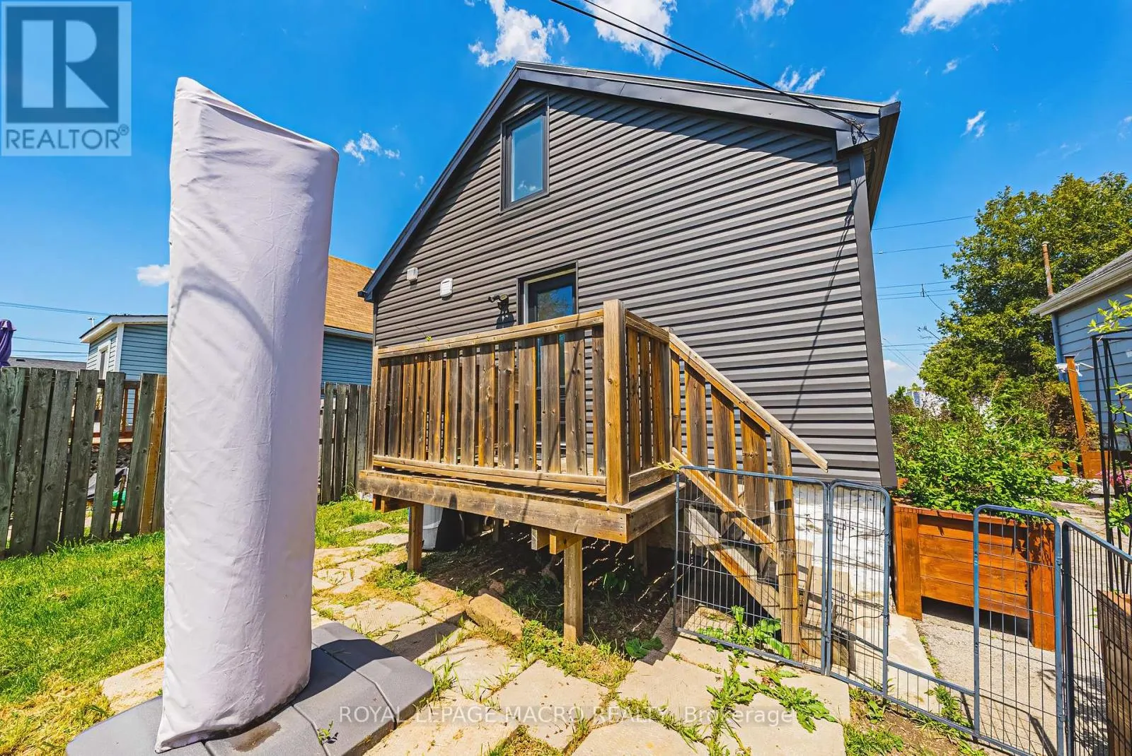 2016 BARTON STREET E