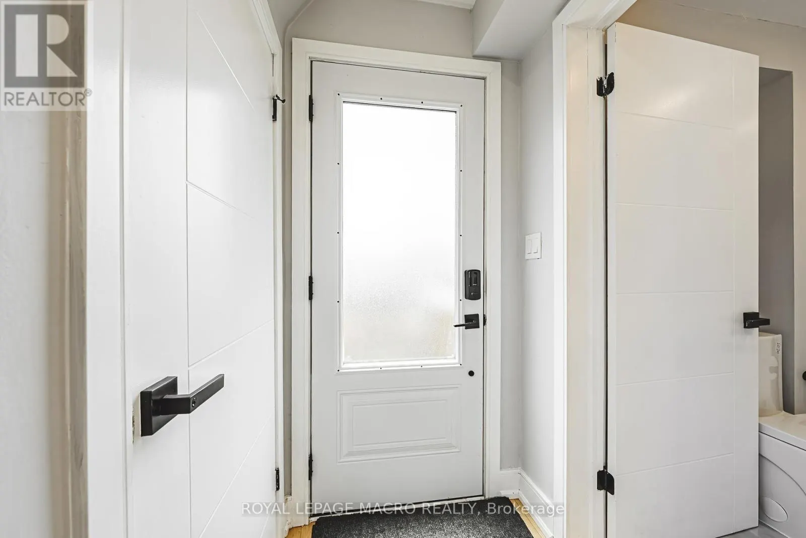 2016 BARTON STREET E