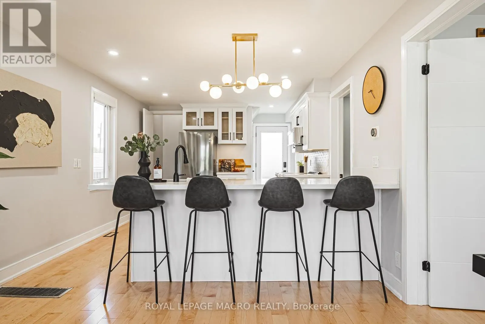 2016 BARTON STREET E