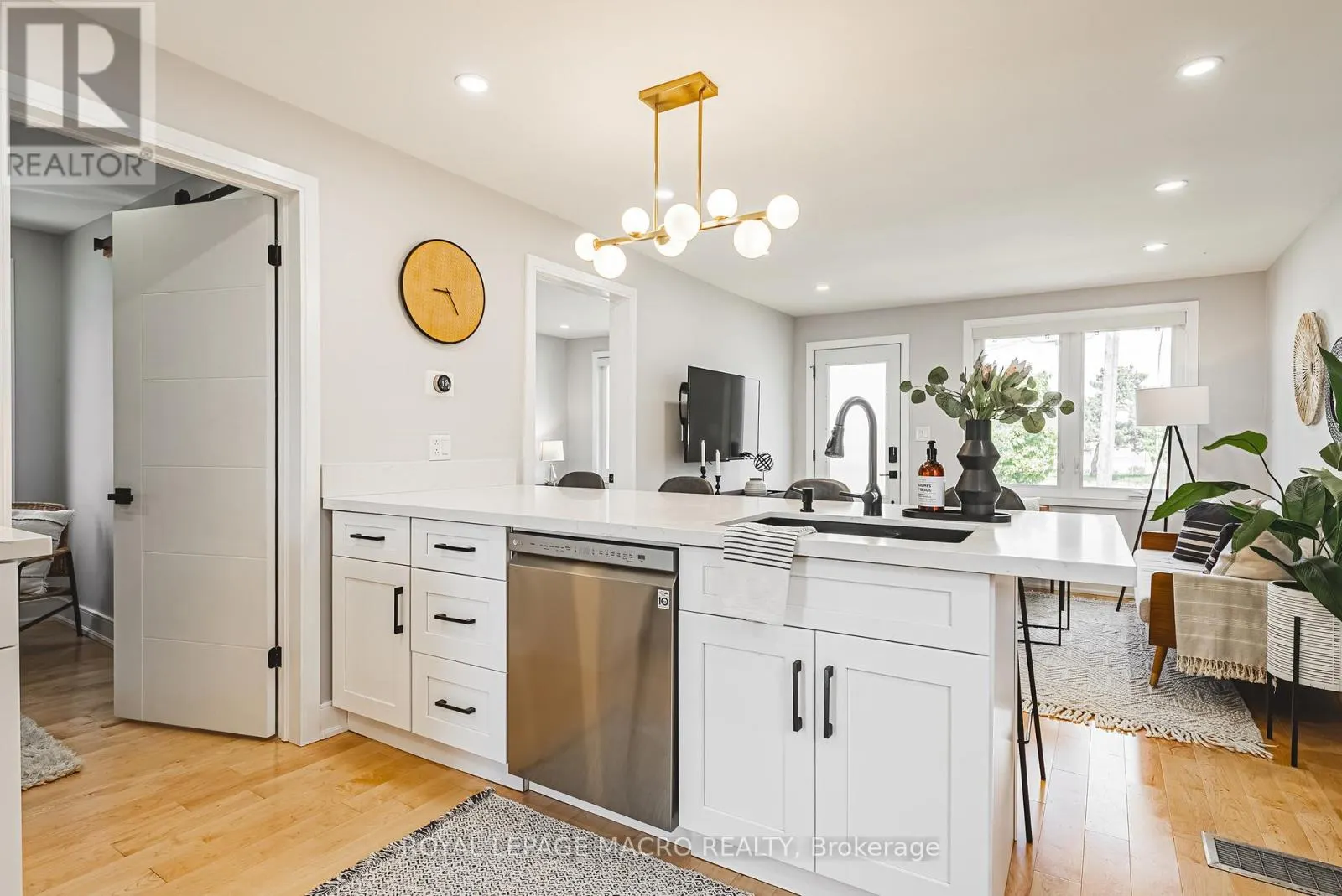 2016 BARTON STREET E