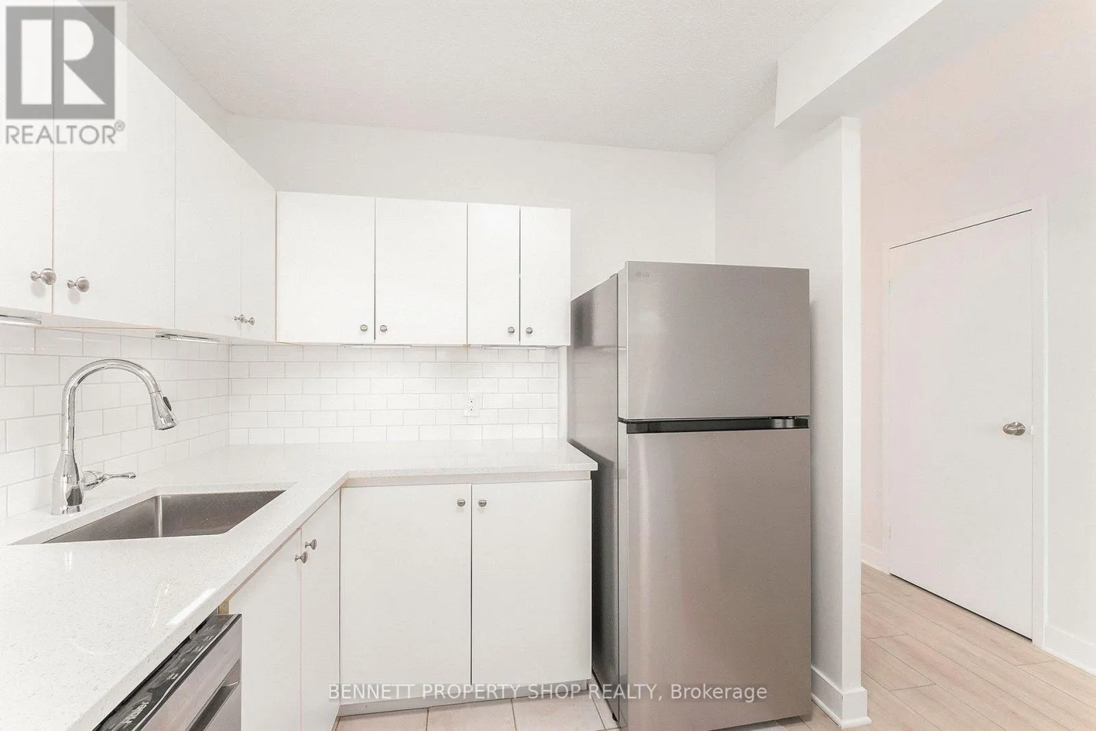 2209 - 900 DYNES ROAD