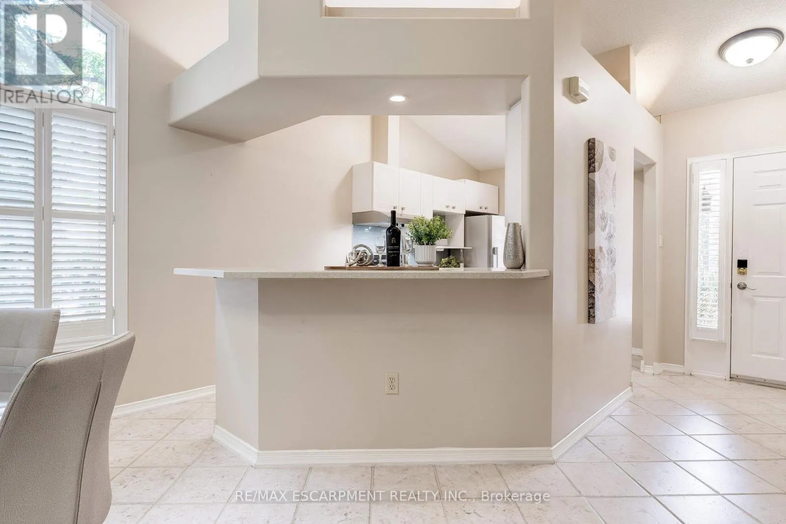 10 - 2774 KING STREET E