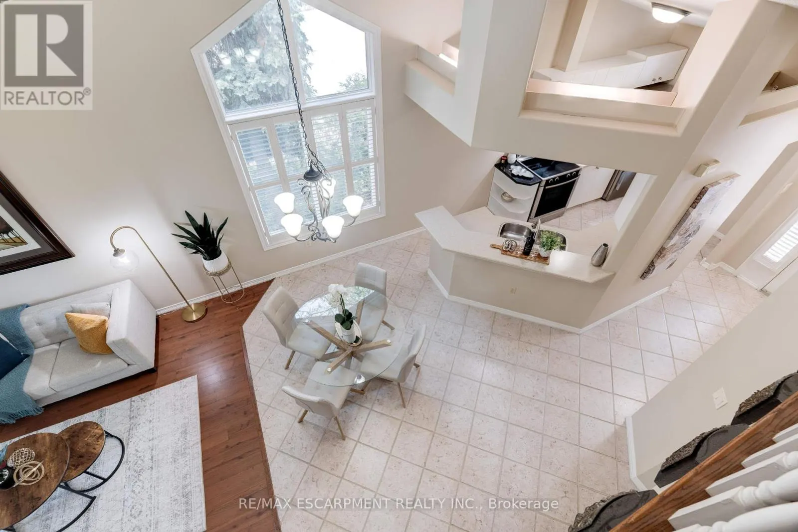 10 - 2774 KING STREET E