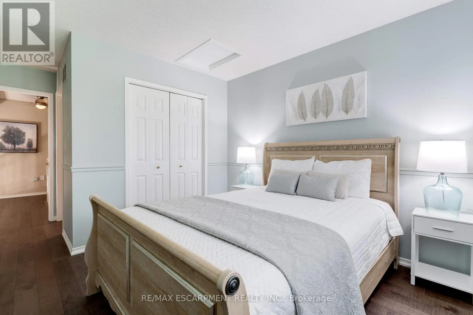 10 - 2774 KING STREET E