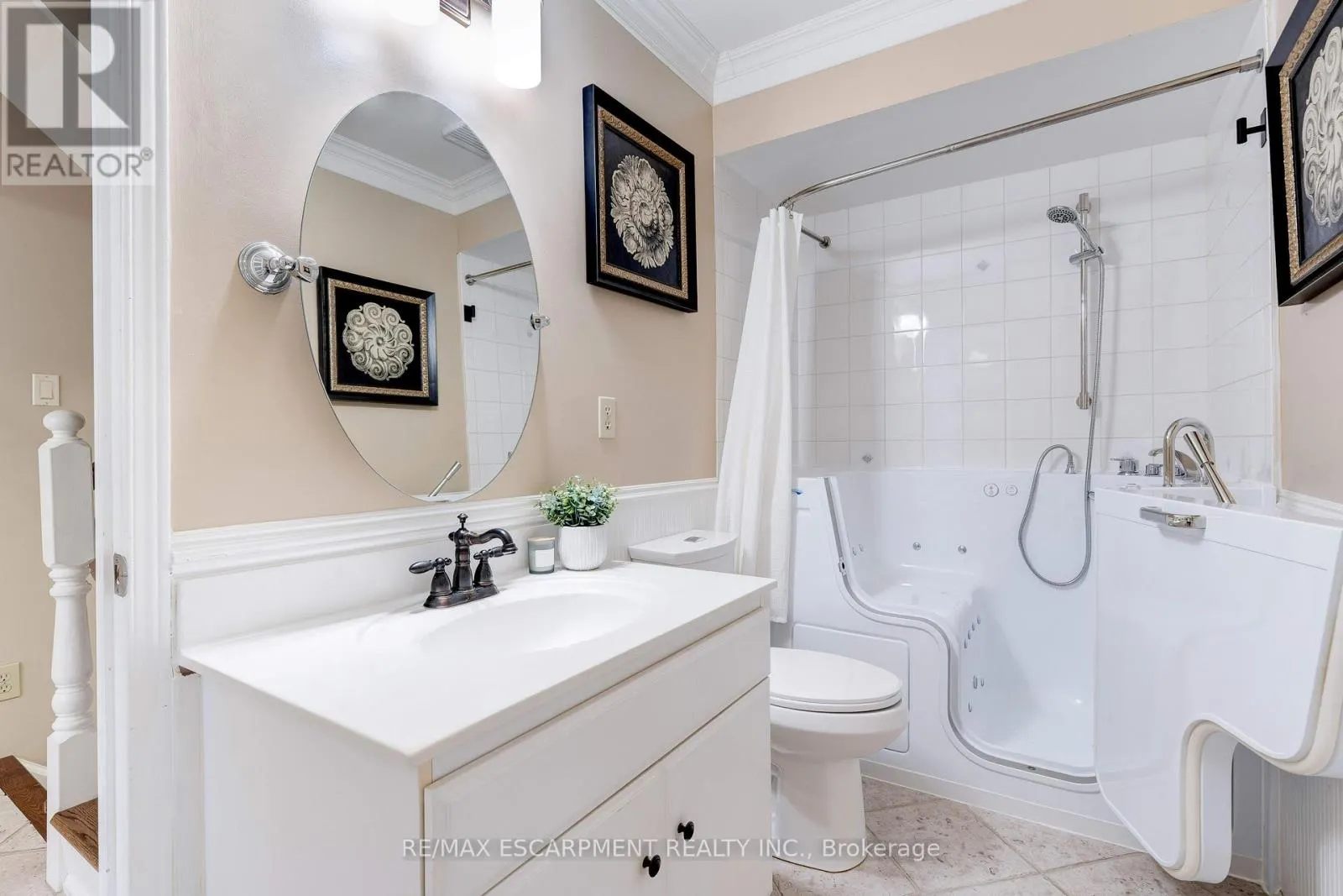 10 - 2774 KING STREET E