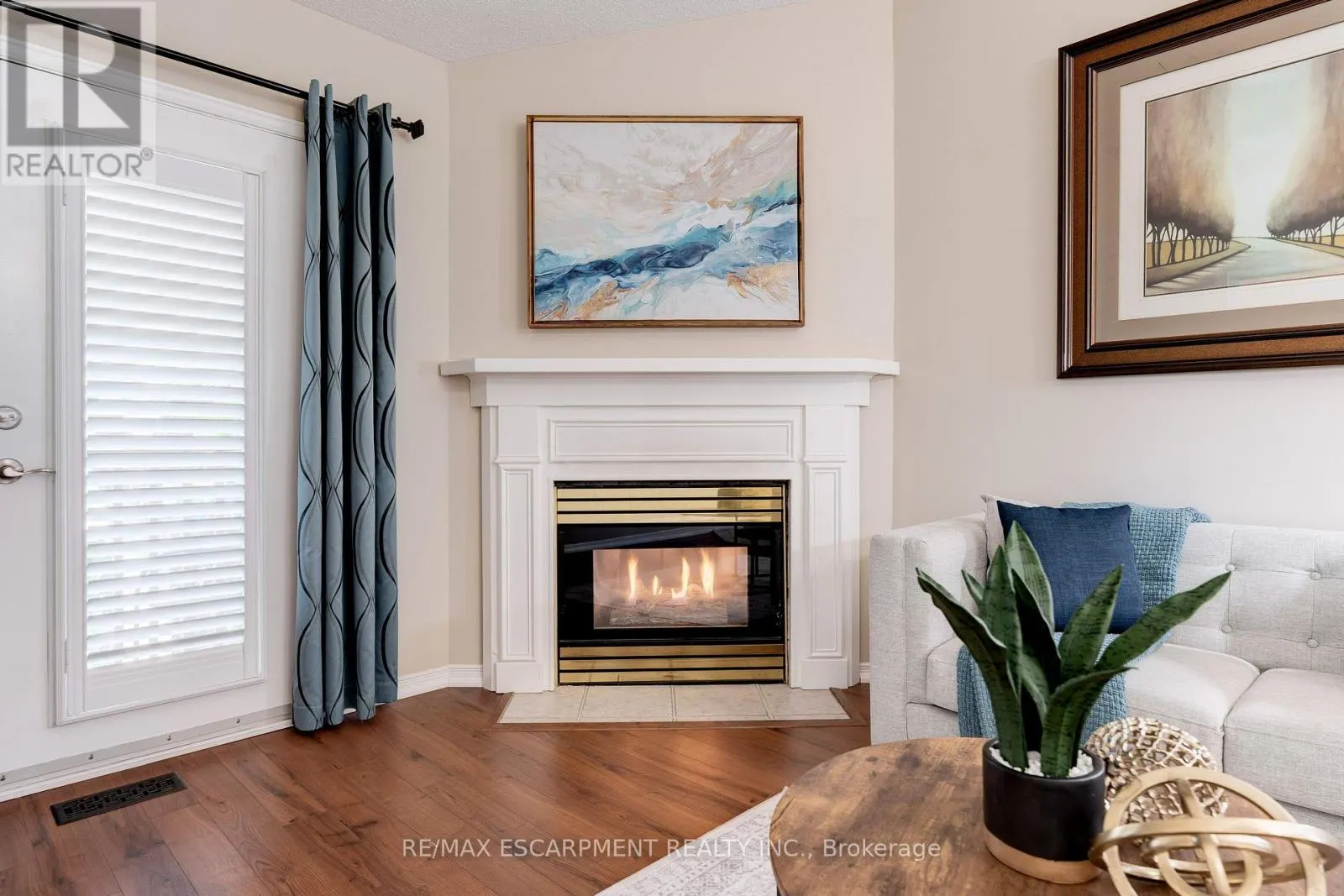 10 - 2774 KING STREET E