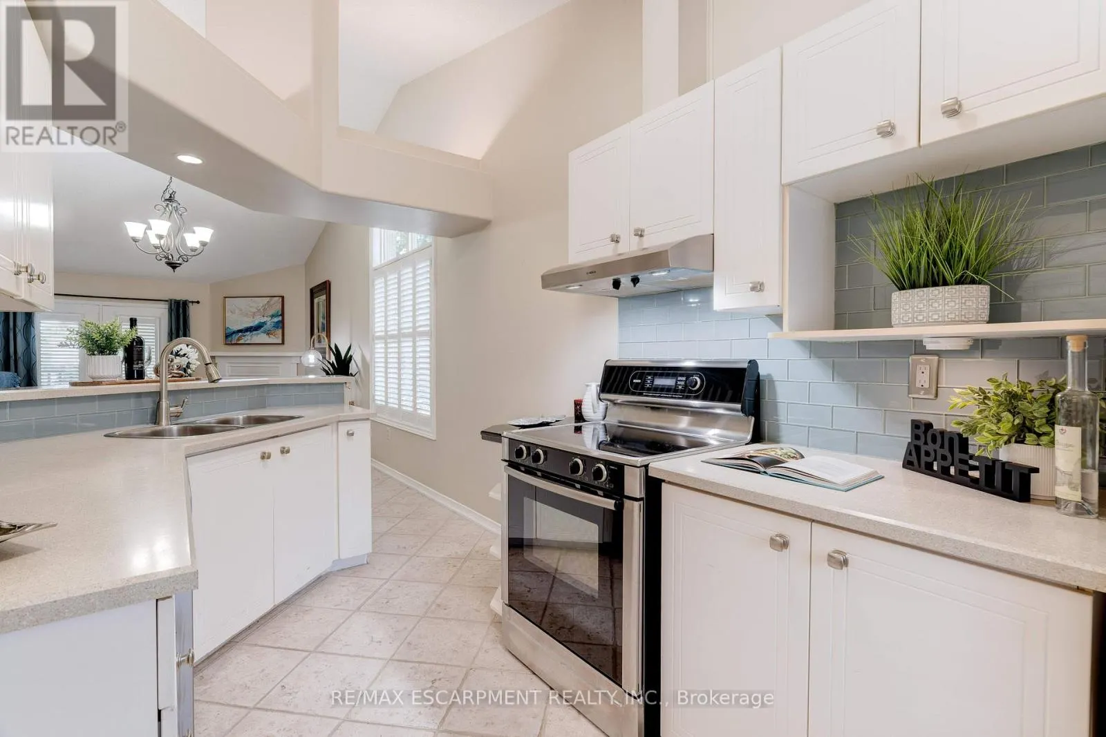 10 - 2774 KING STREET E