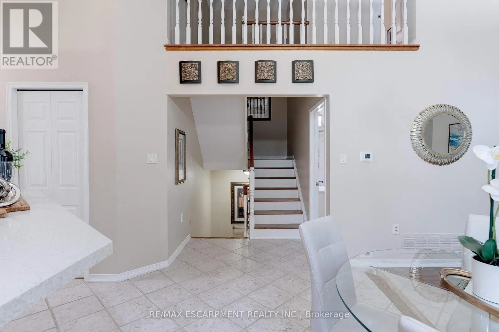 10 - 2774 KING STREET E