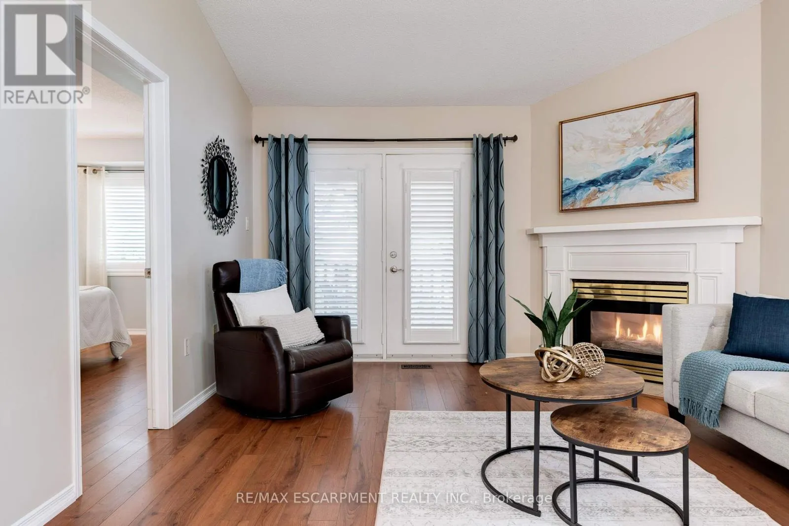 10 - 2774 KING STREET E