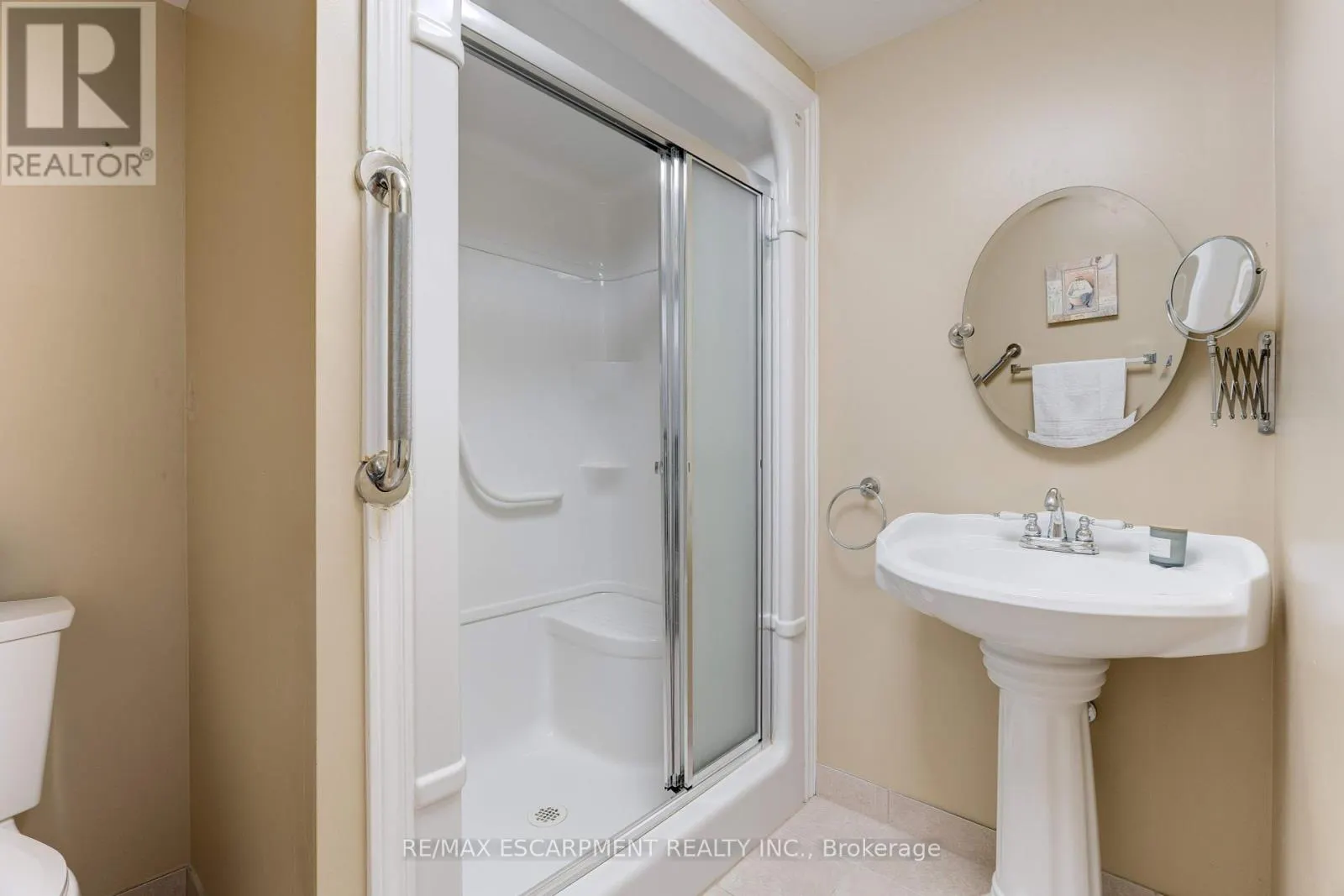 10 - 2774 KING STREET E