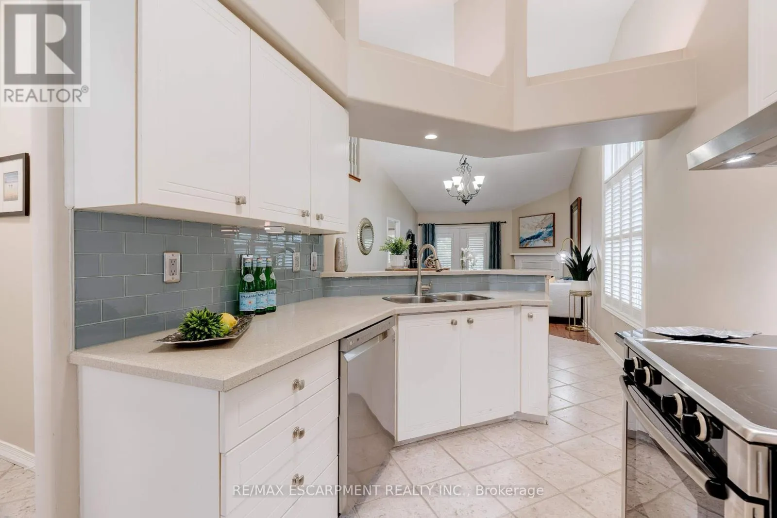 10 - 2774 KING STREET E