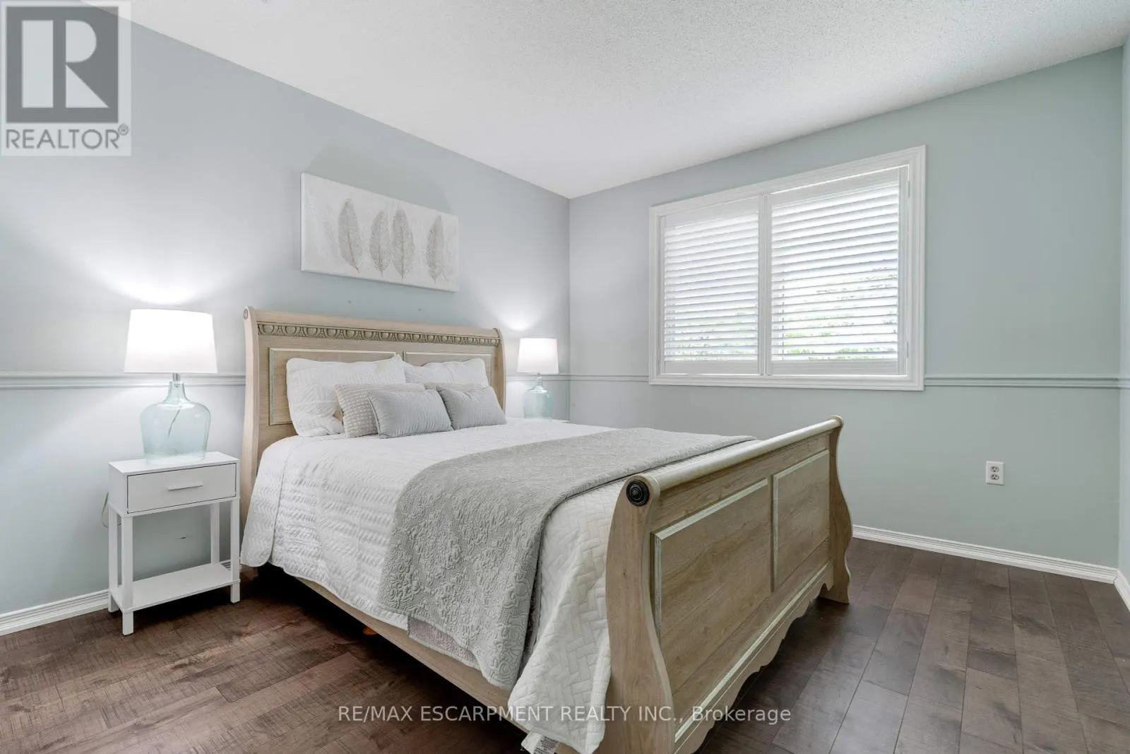 10 - 2774 KING STREET E