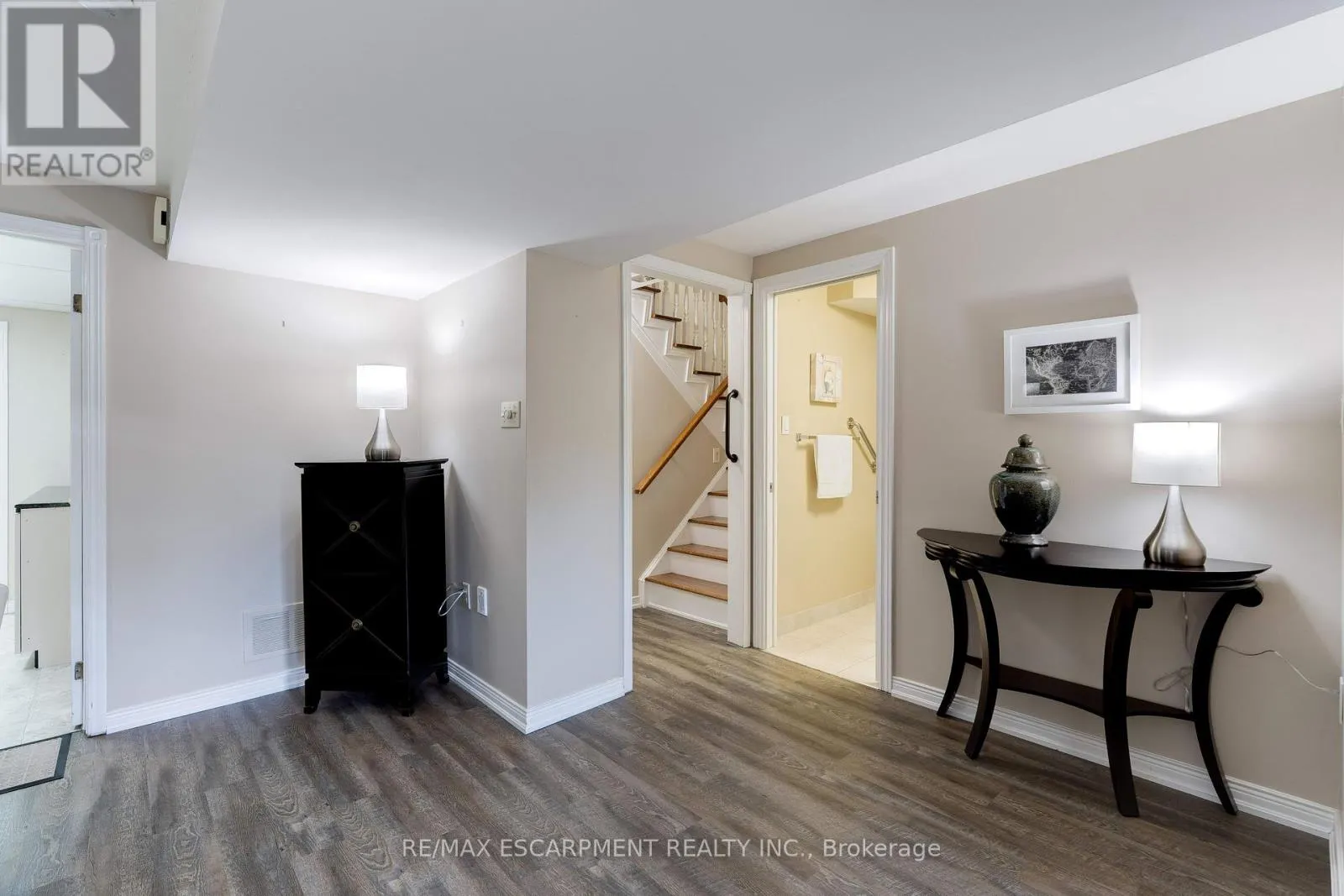 10 - 2774 KING STREET E