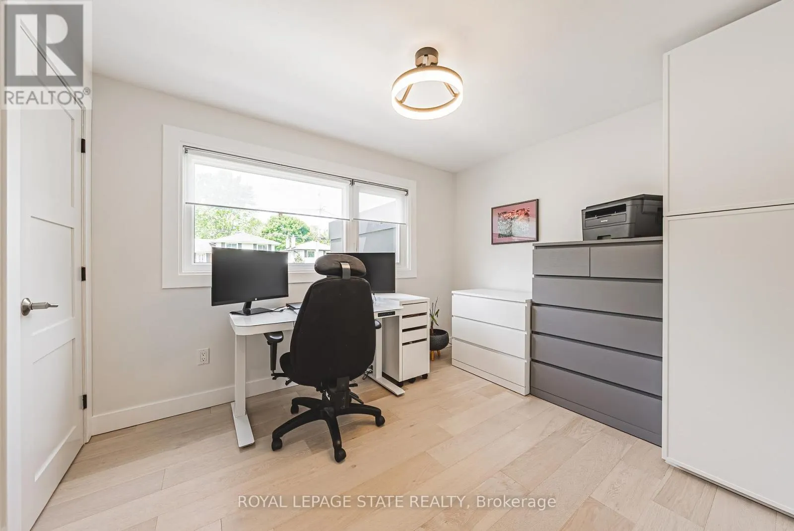 16 LYNNDALE DRIVE