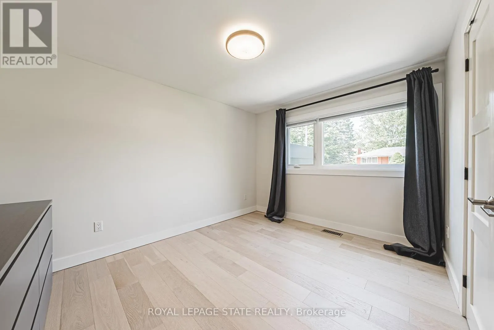 16 LYNNDALE DRIVE