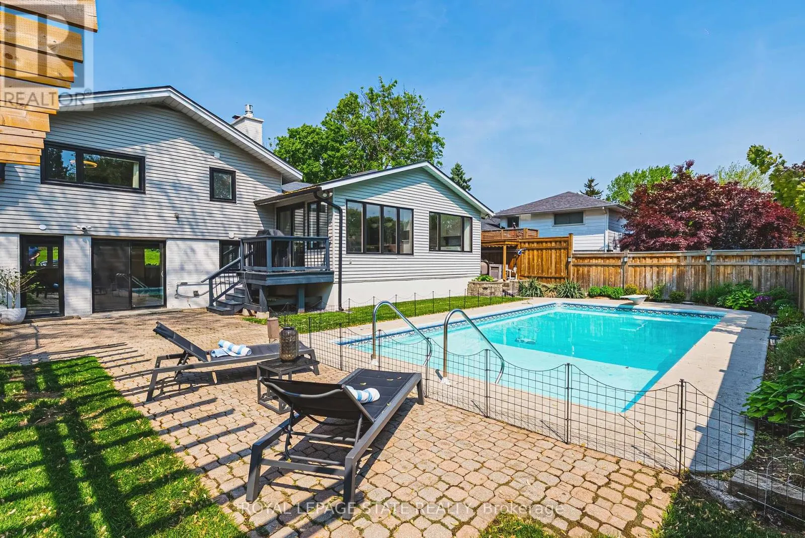 16 LYNNDALE DRIVE