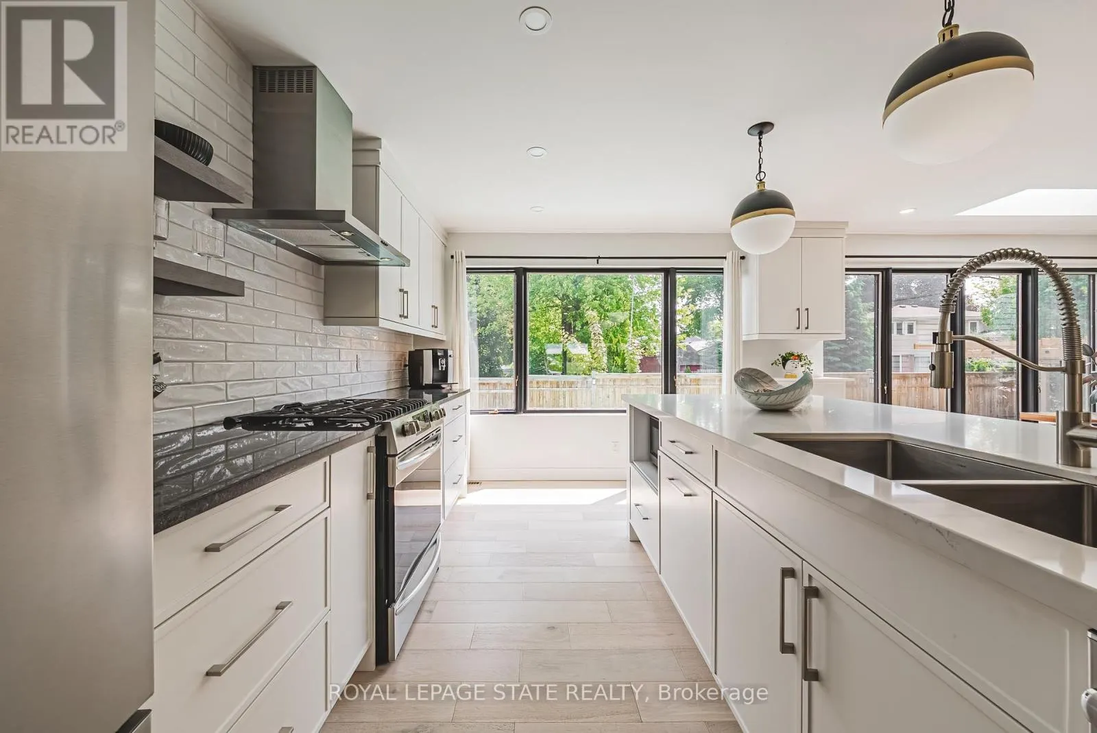 16 LYNNDALE DRIVE