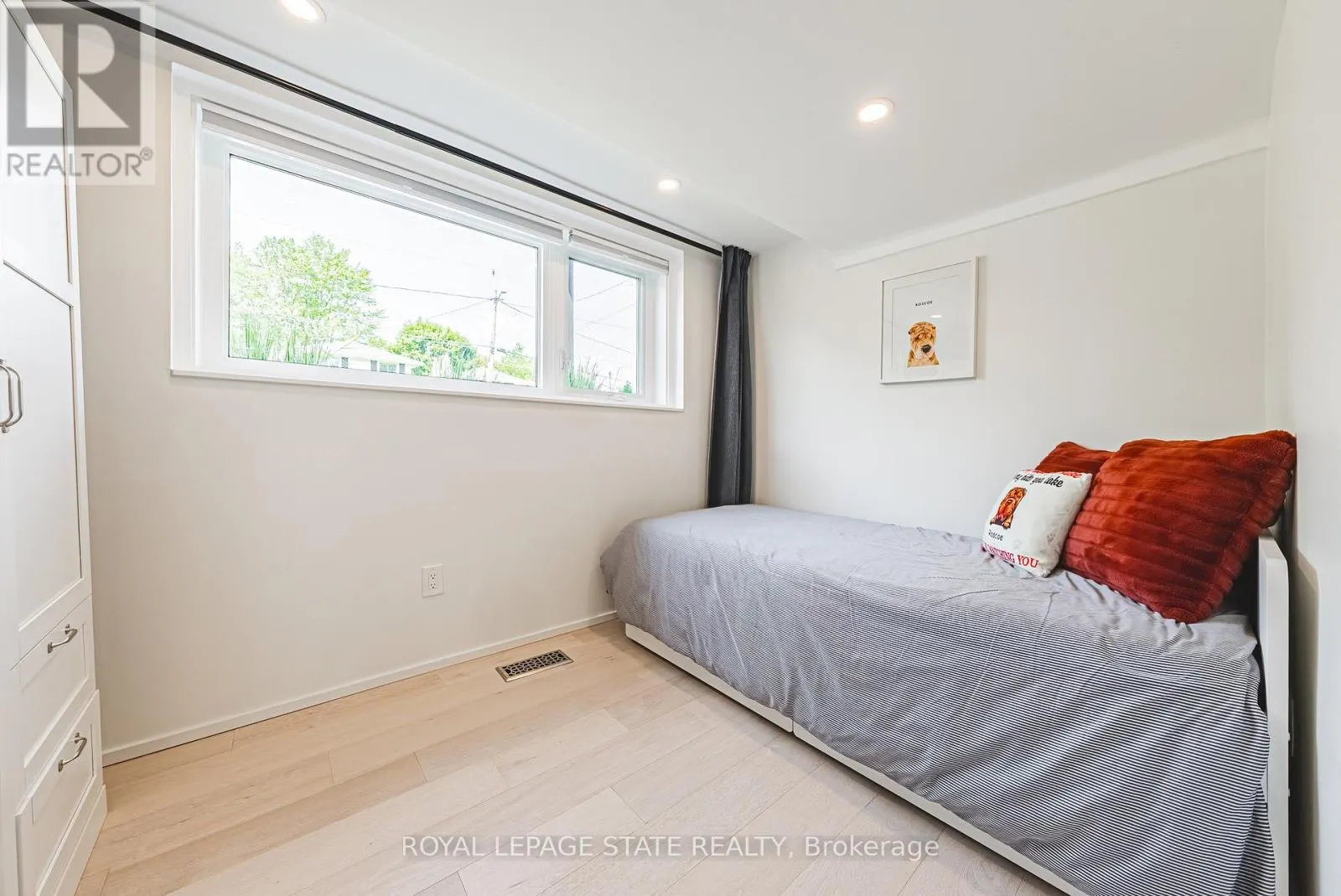 16 LYNNDALE DRIVE