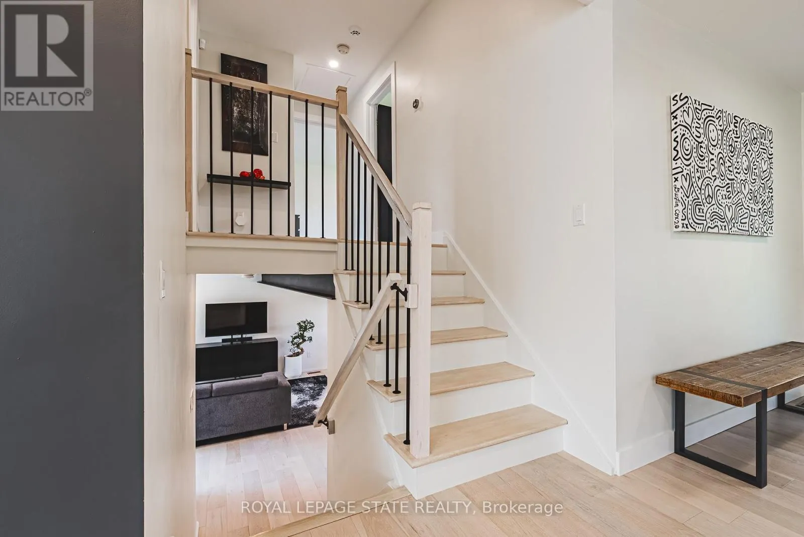 16 LYNNDALE DRIVE
