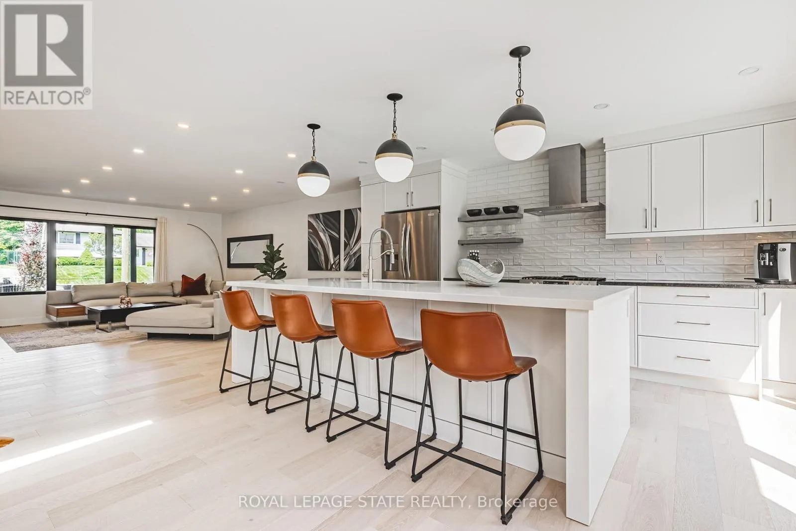 16 LYNNDALE DRIVE