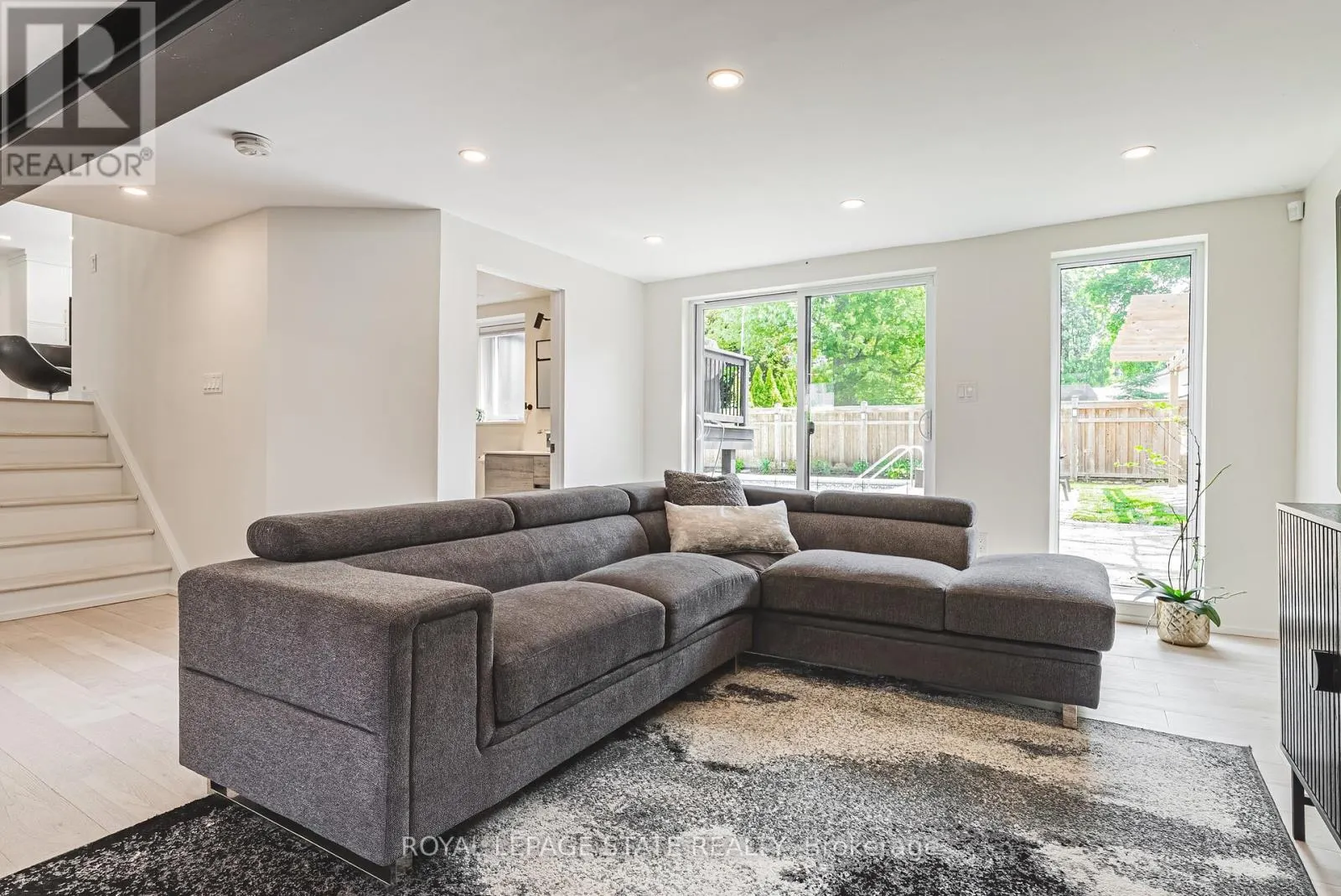 16 LYNNDALE DRIVE