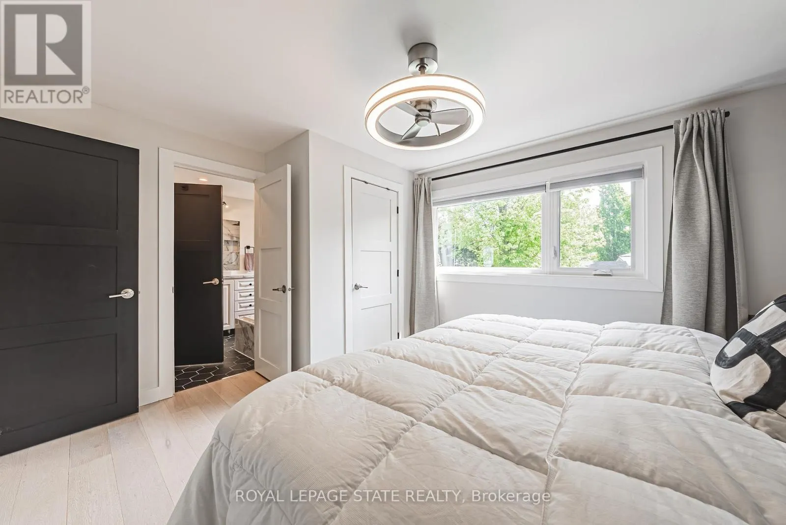 16 LYNNDALE DRIVE