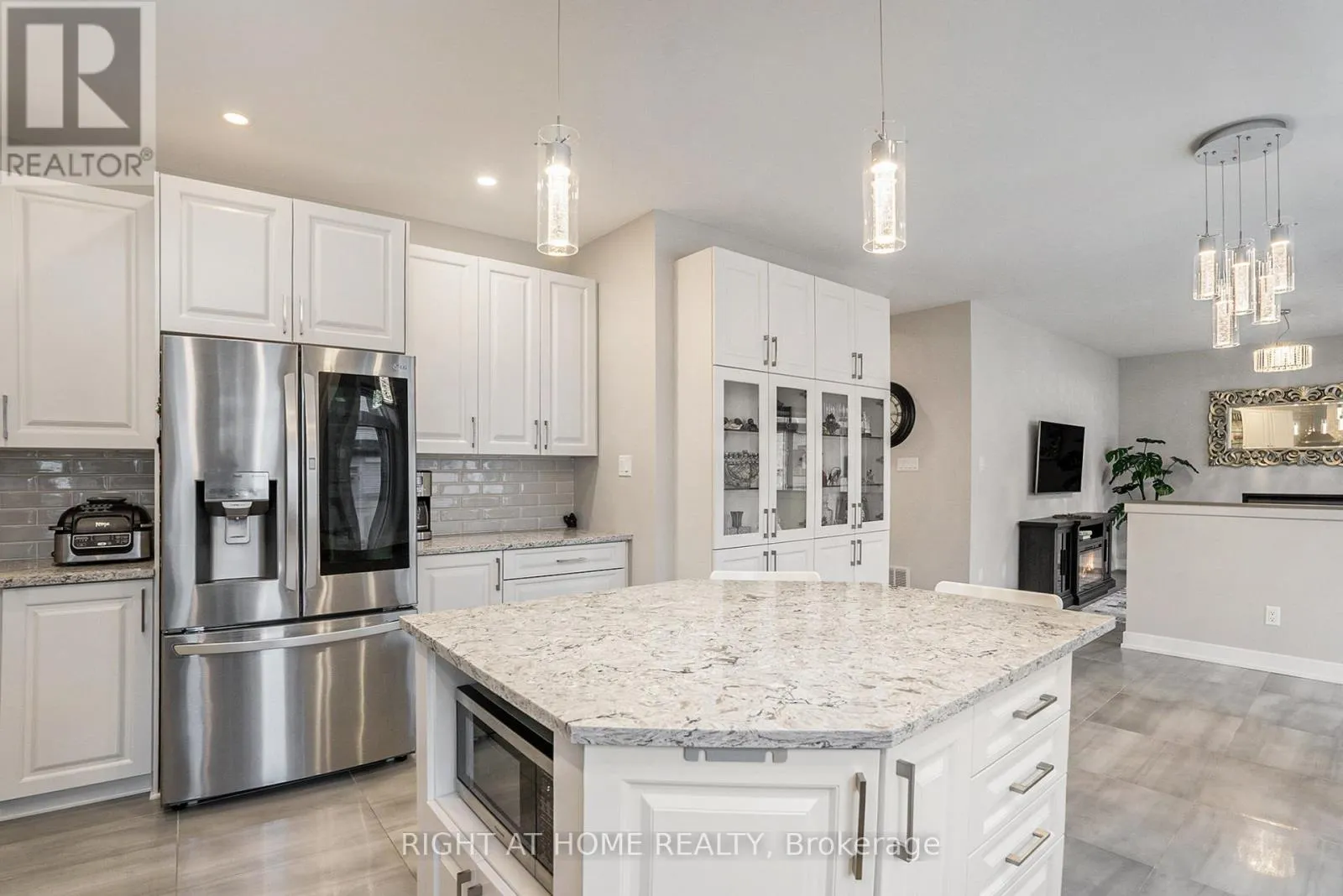 203 OSTERLEY WAY