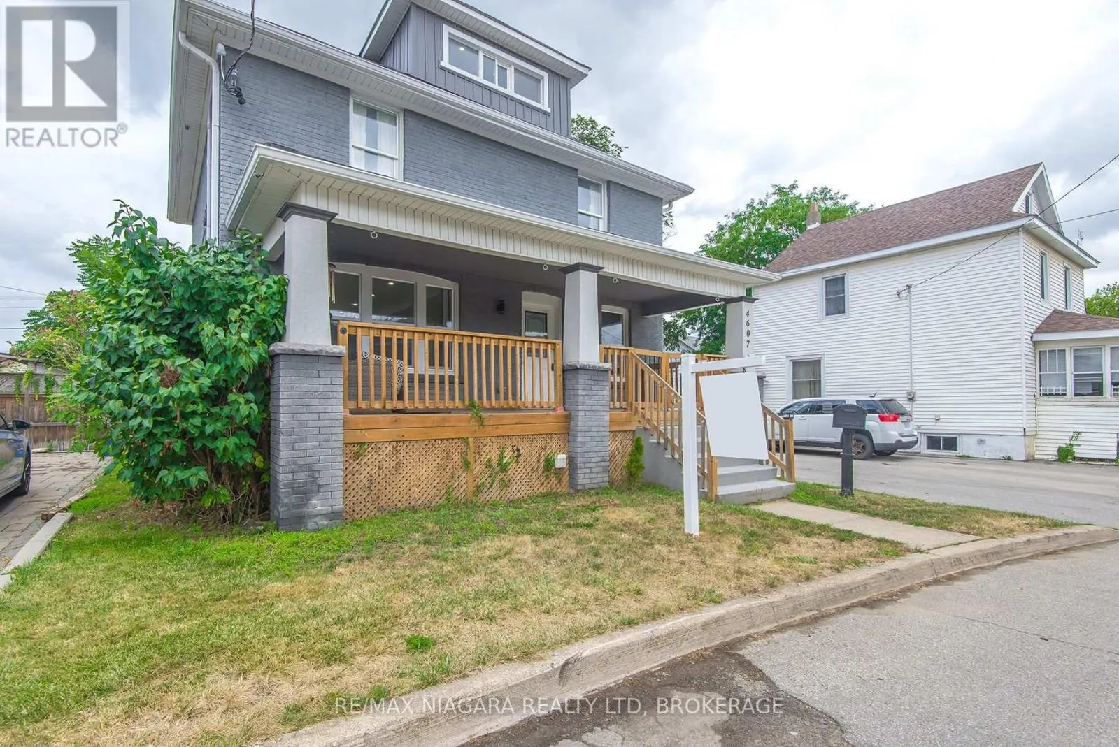 4607 NELSON CRESCENT