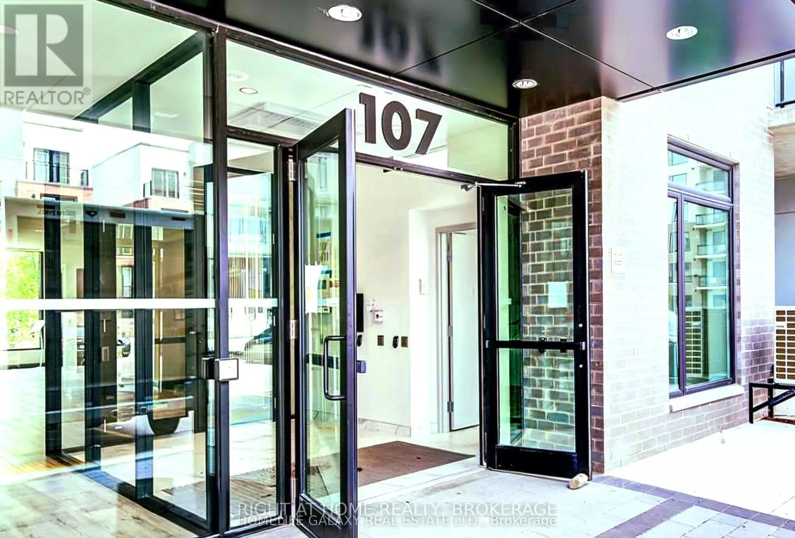 505 - 107 ROGER STREET S, #505