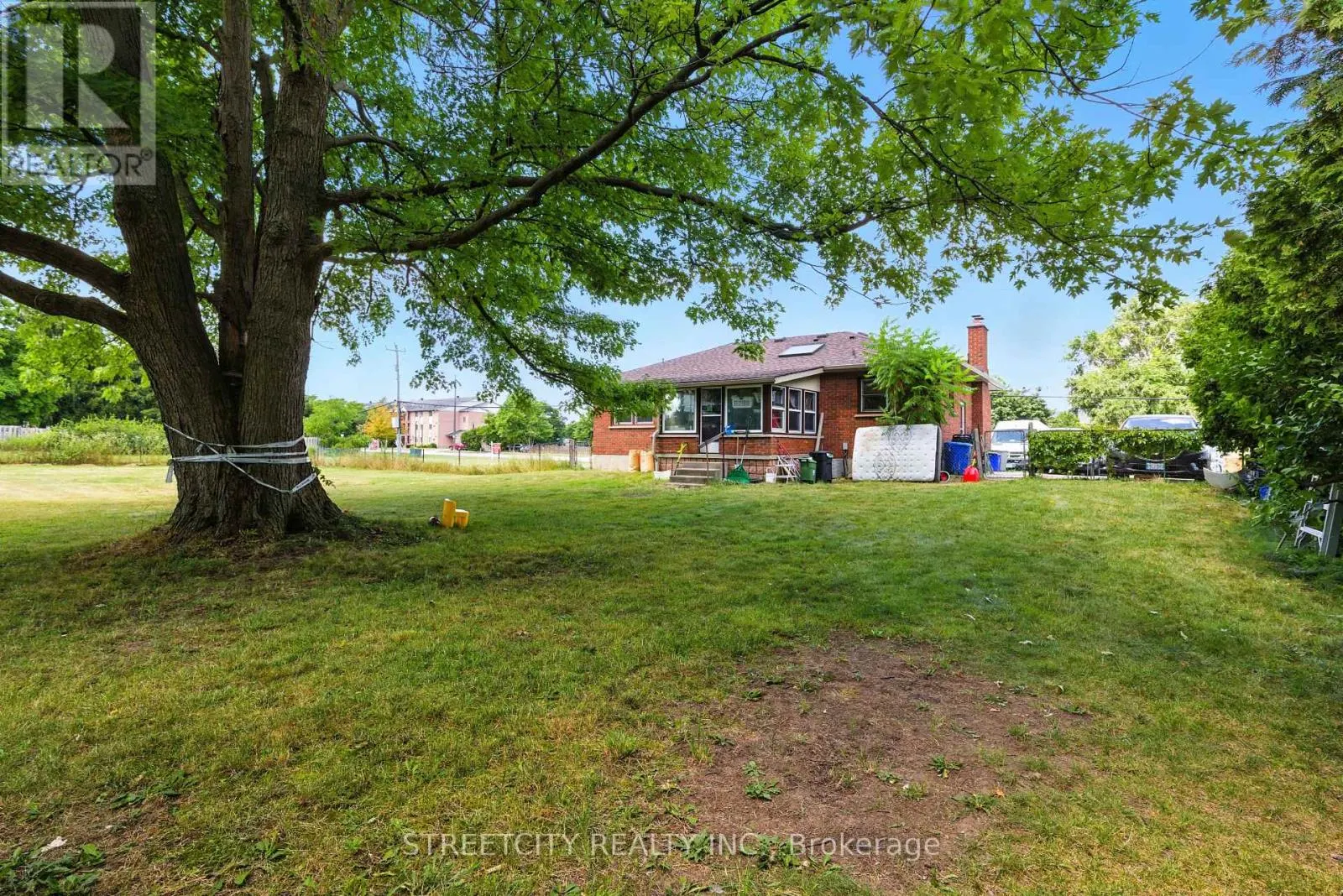 2257 TRAFALGAR STREET