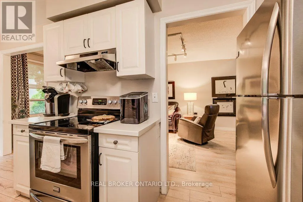 11 - 375 HOLIDAY INN DRIVE