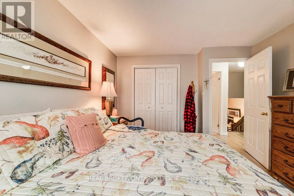 11 - 375 HOLIDAY INN DRIVE
