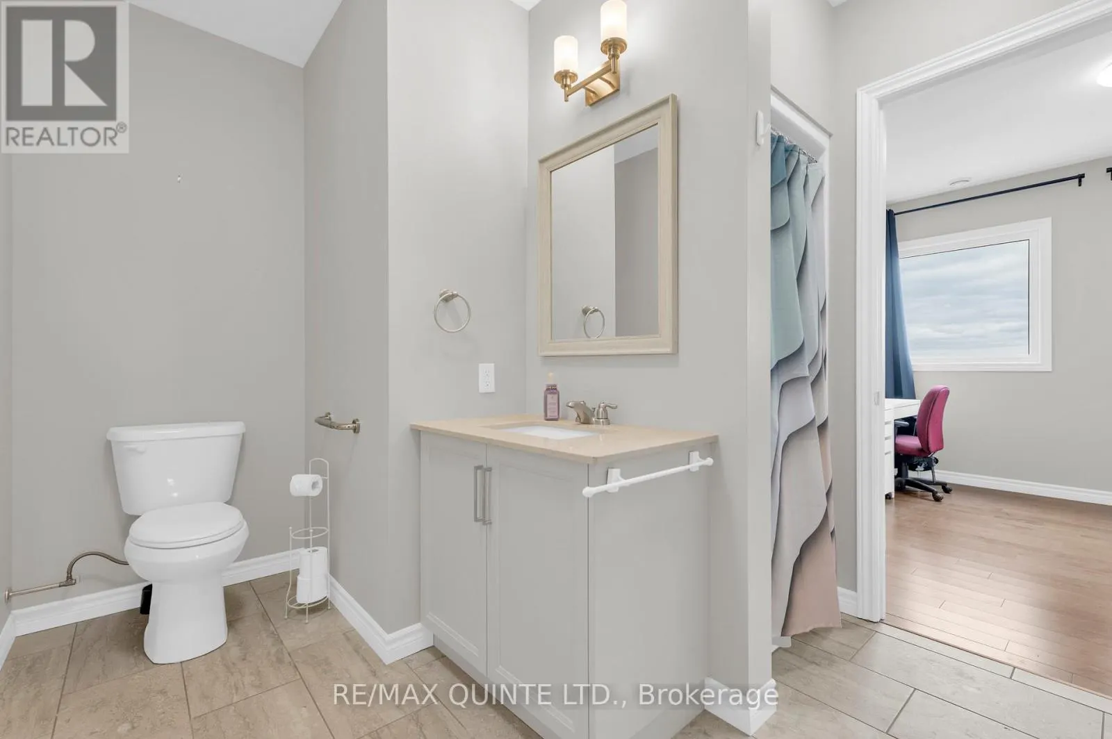 410 - 199 FRONT STREET, #410