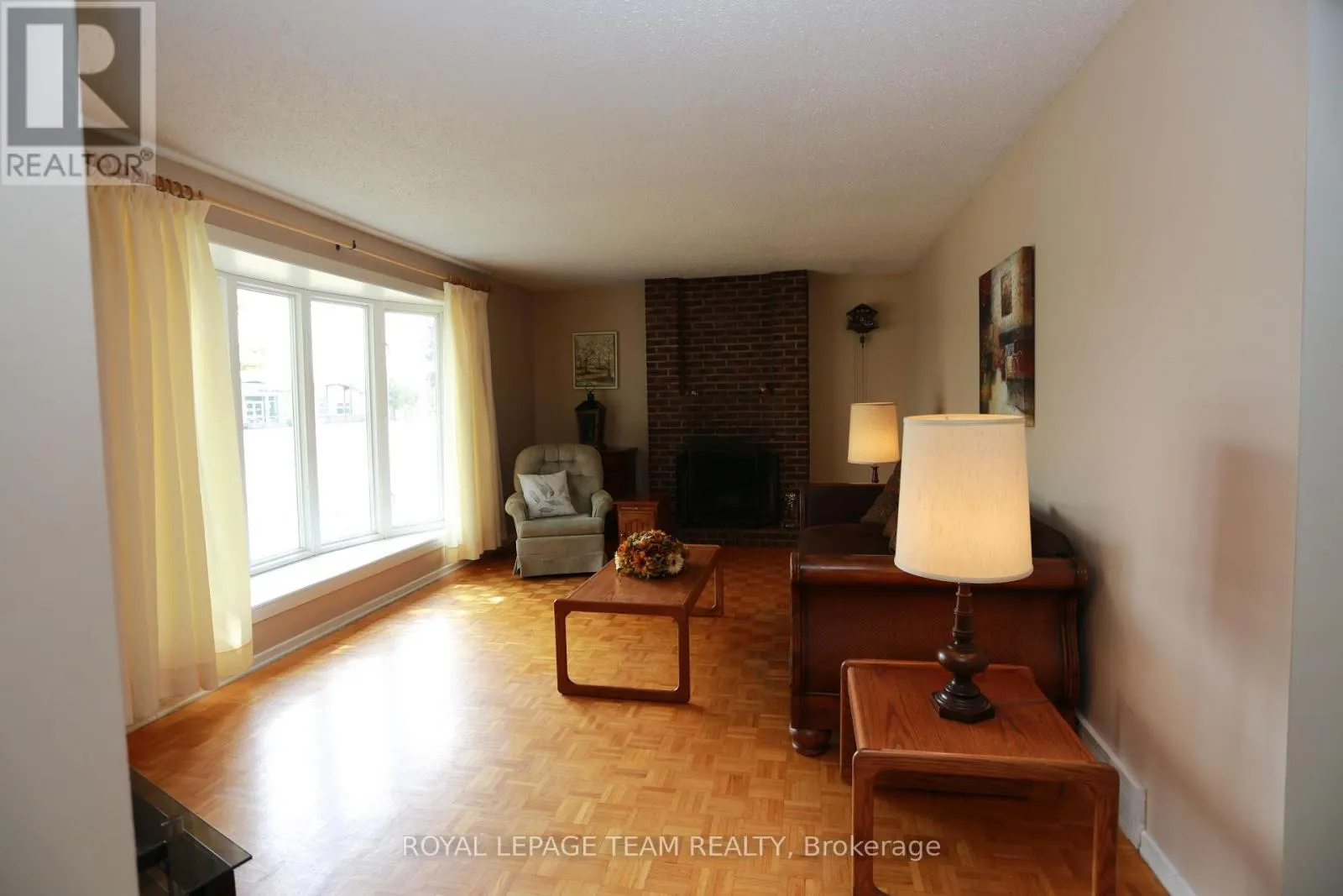 82 MAITLAND STREET S