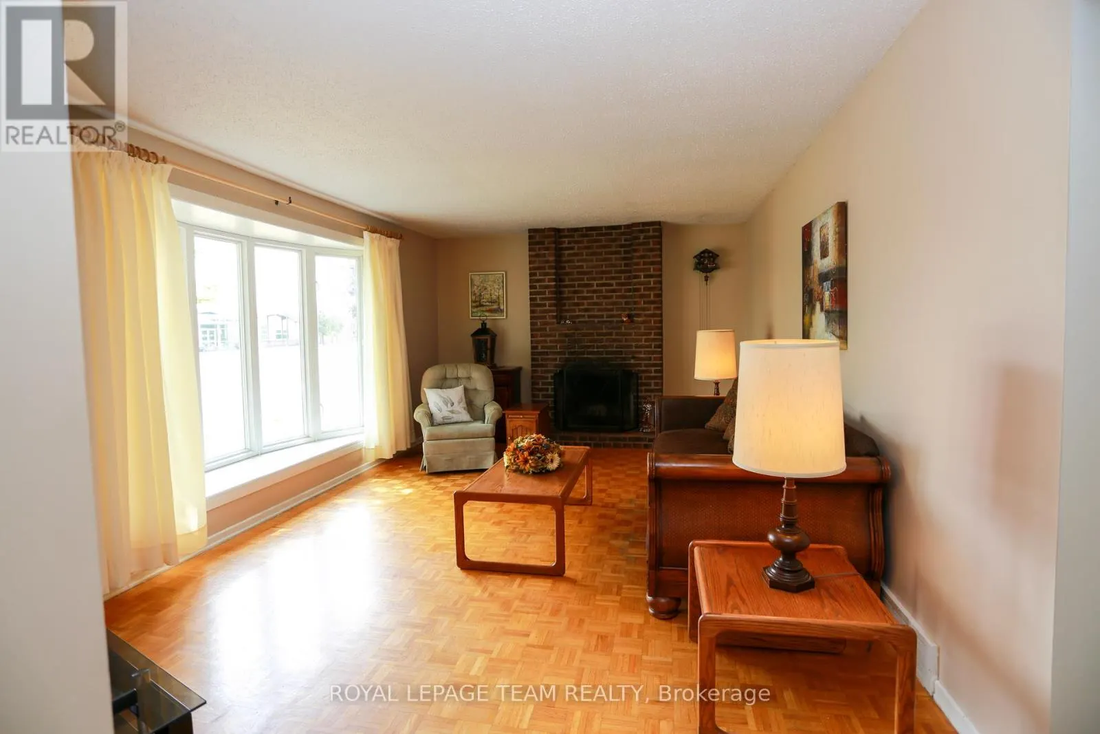 82 MAITLAND STREET S