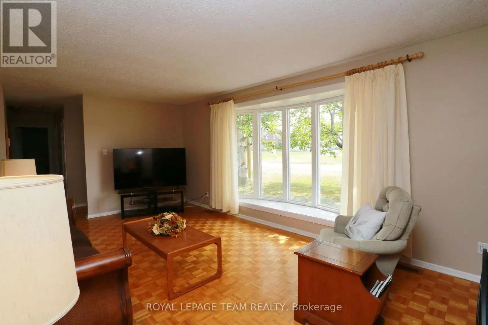 82 MAITLAND STREET S