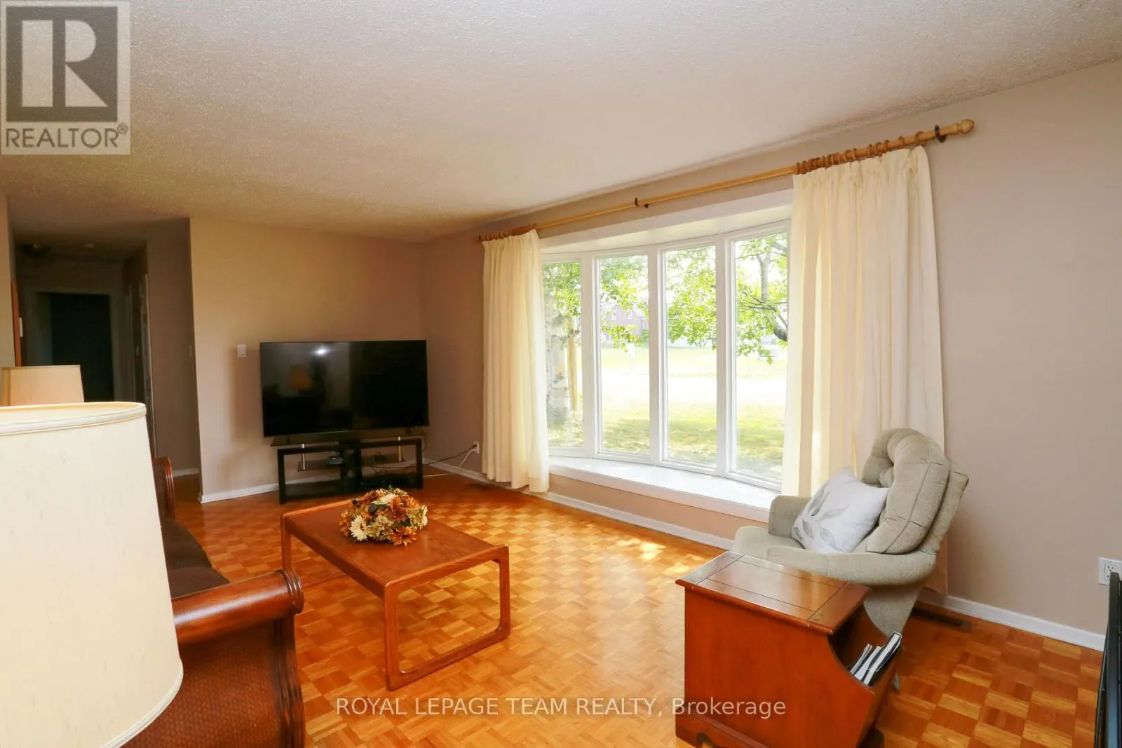 82 MAITLAND STREET S