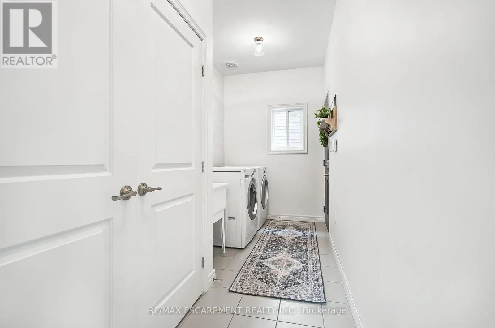 4884 ALLAN COURT