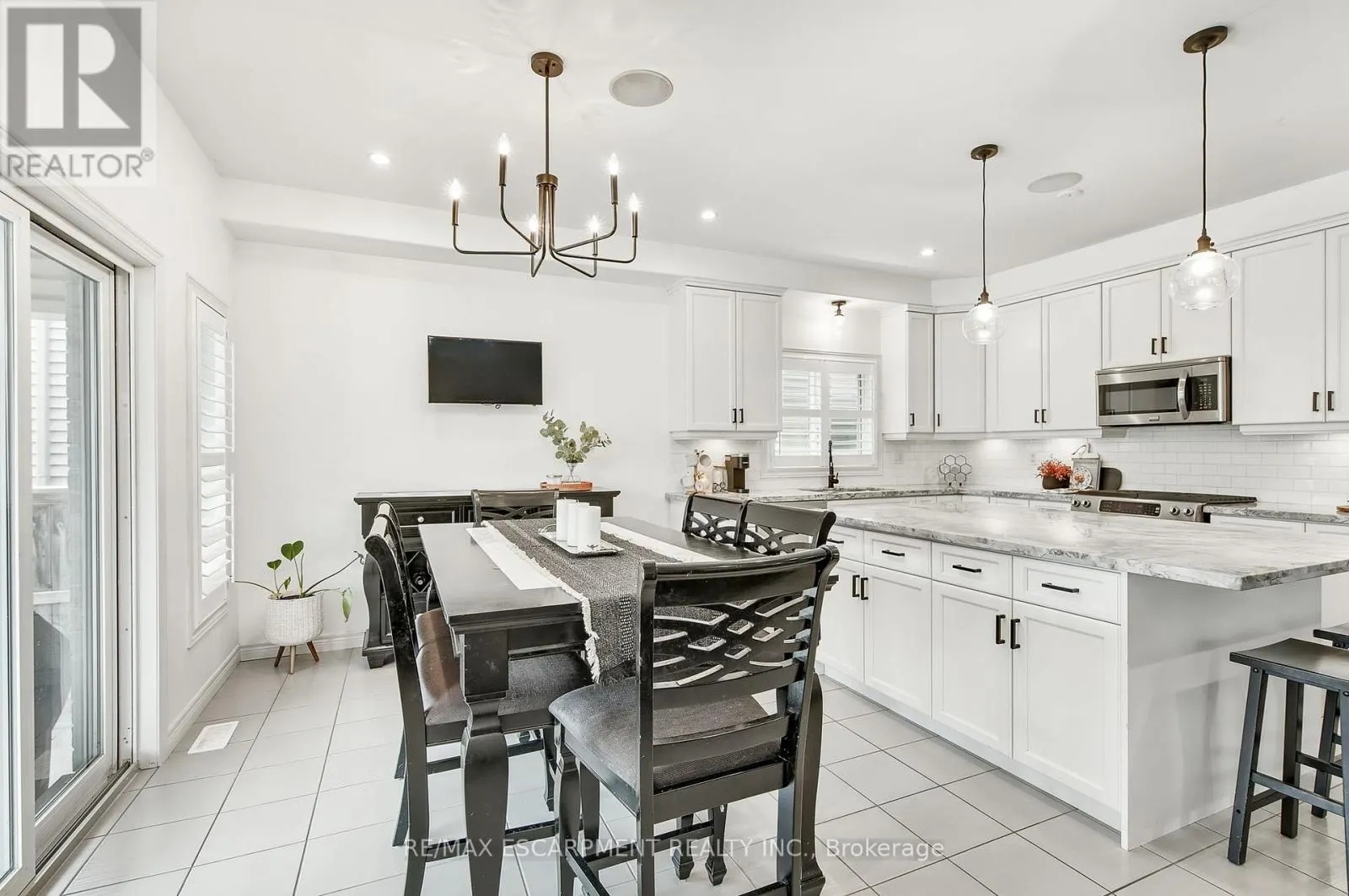 4884 ALLAN COURT