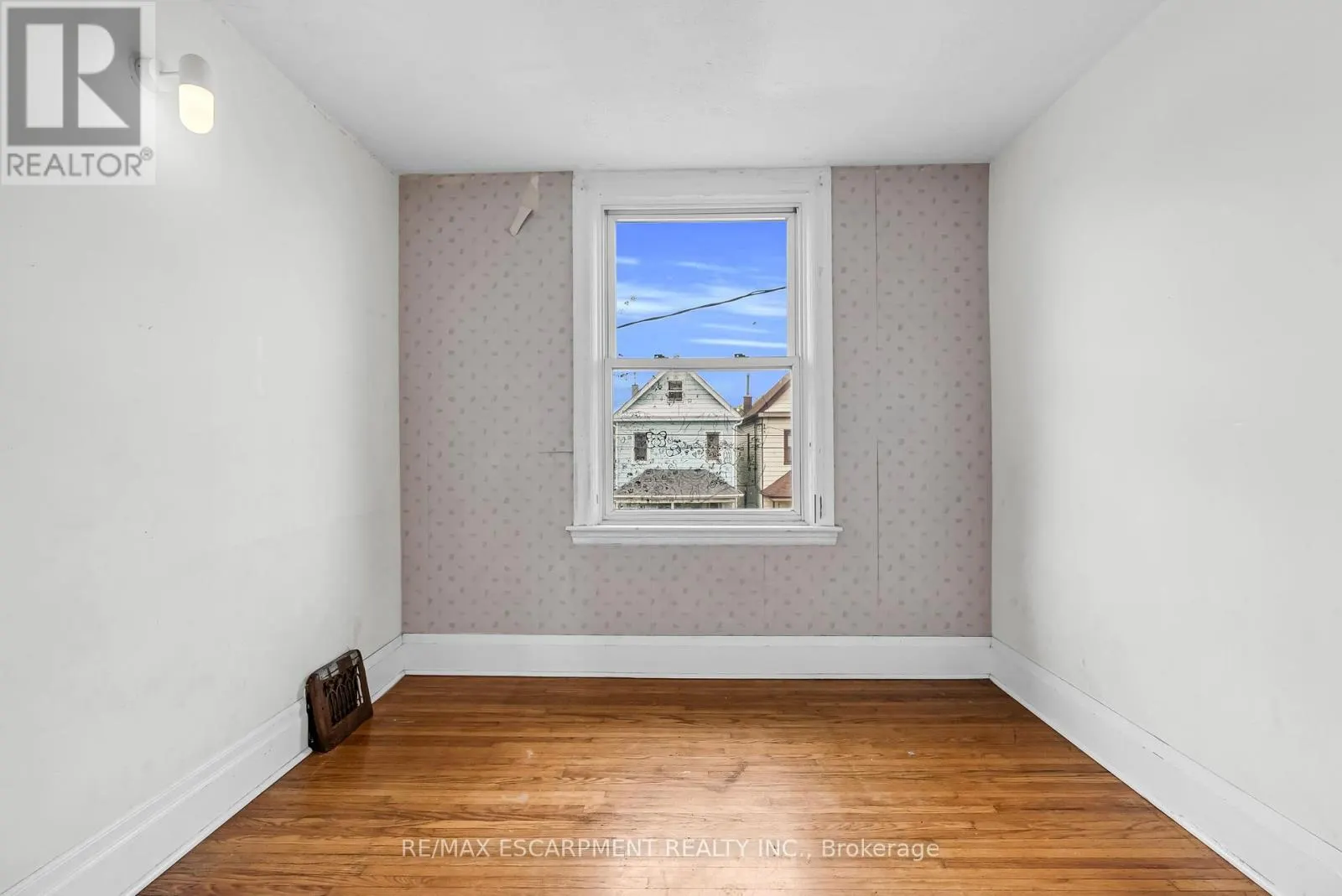 170 GROSVENOR AVENUE N