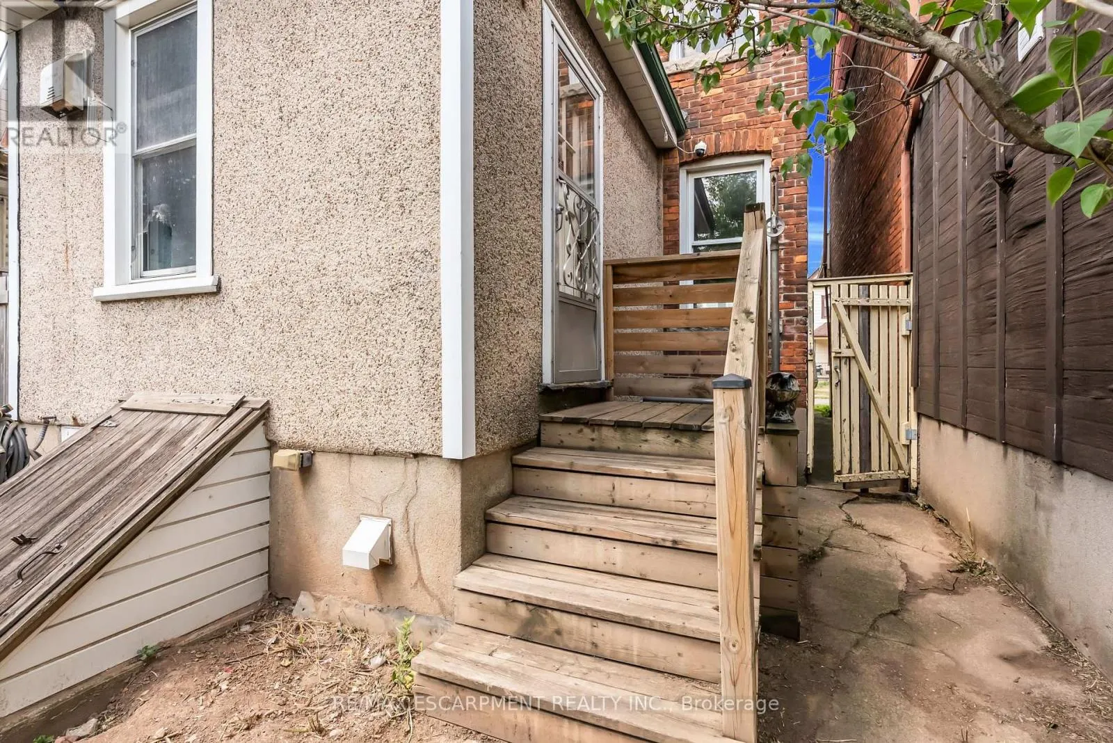 170 GROSVENOR AVENUE N