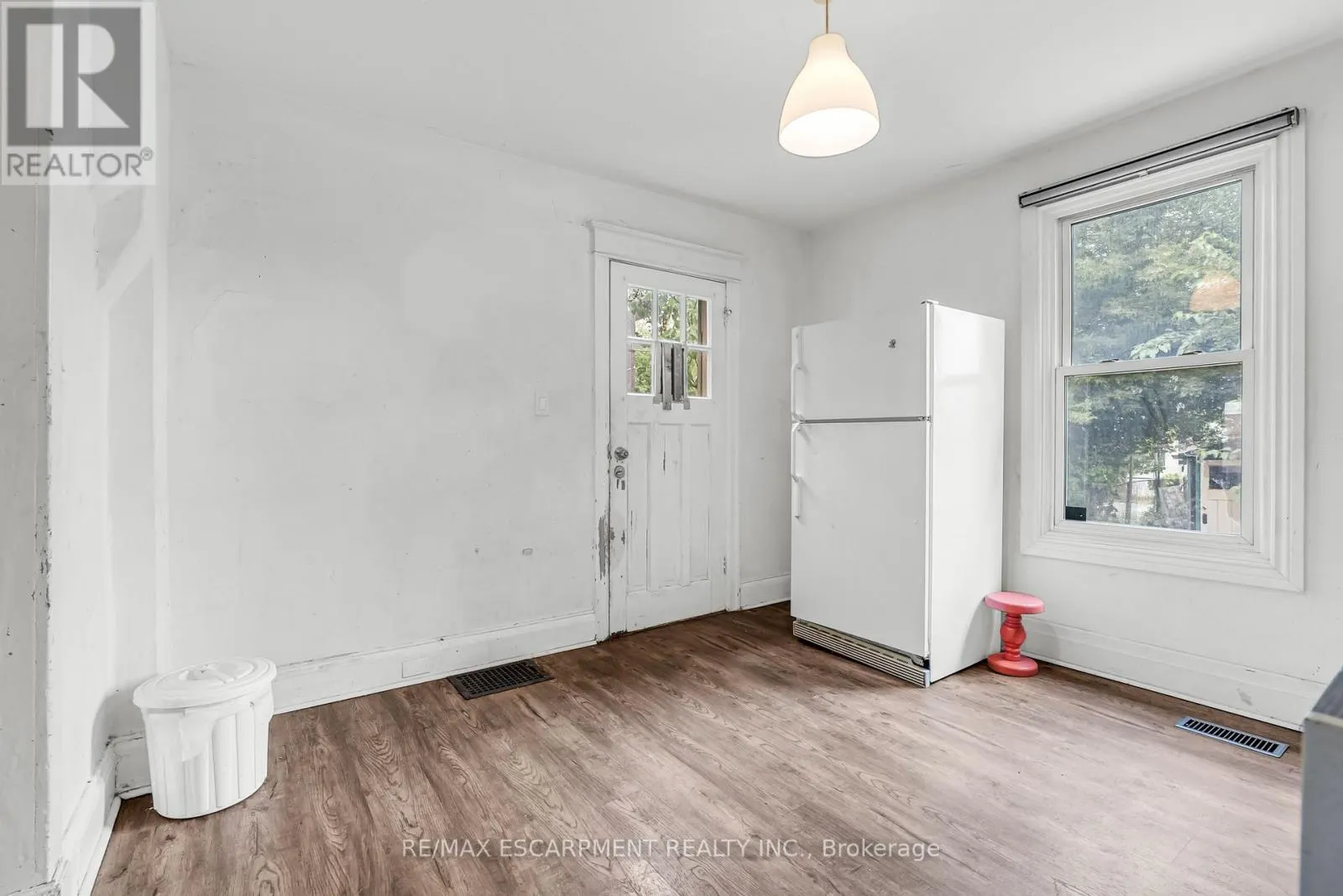 170 GROSVENOR AVENUE N